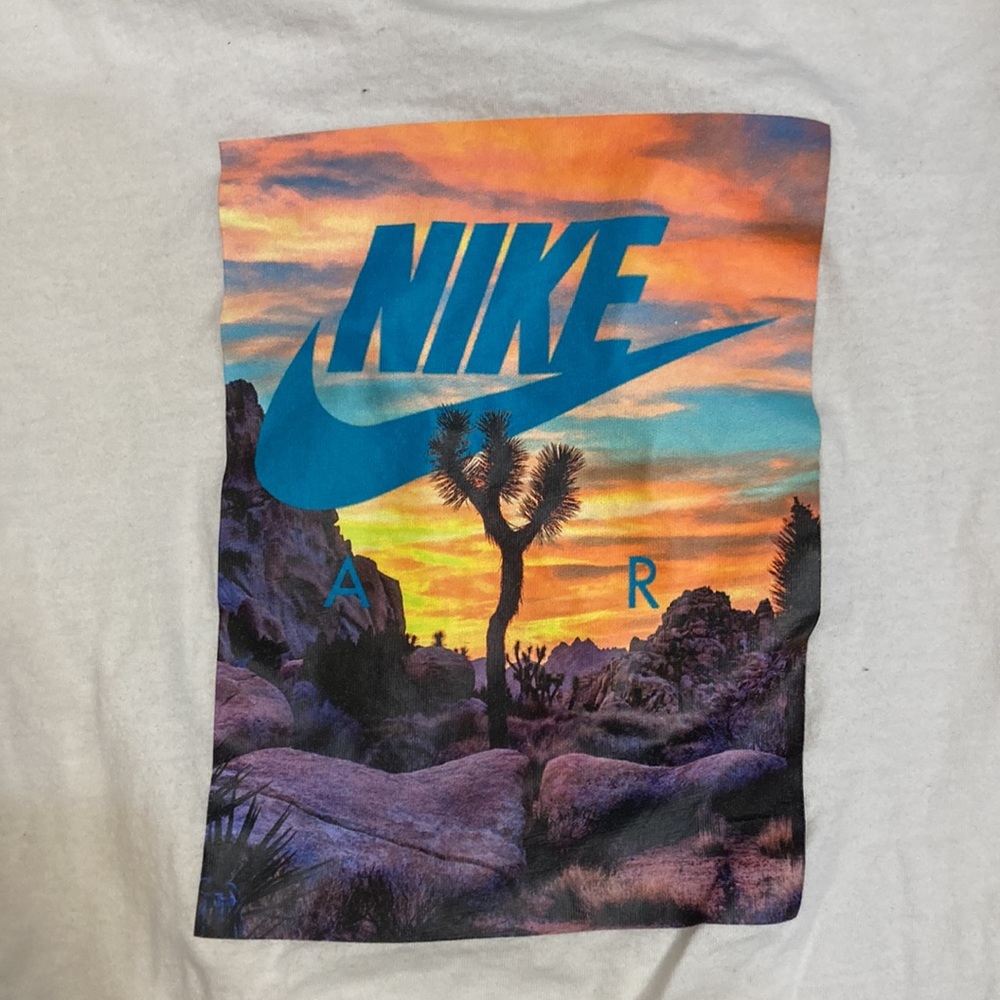 Nike tee - Picture 2 of 5